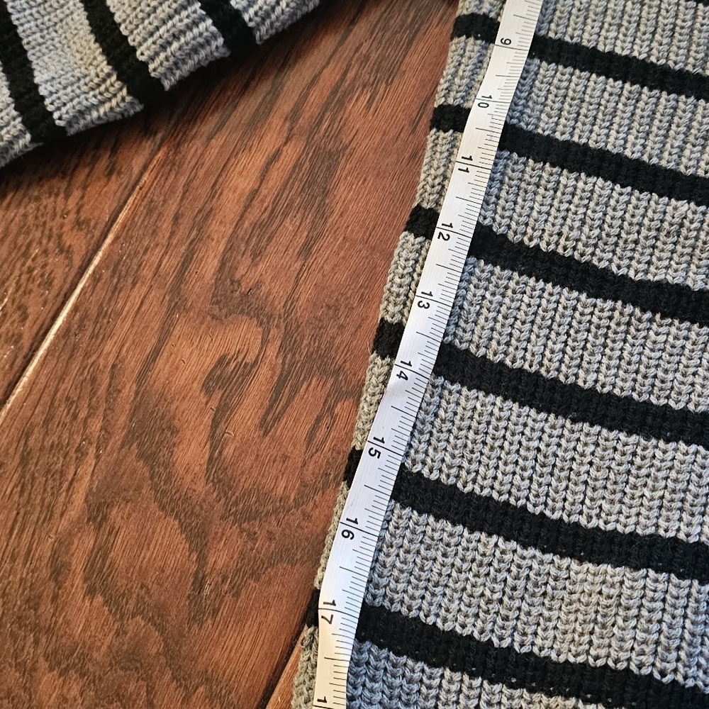 Shein Sweater Quarter Zip-Up Grey and Black Large Cropped - Picture 9 of 10